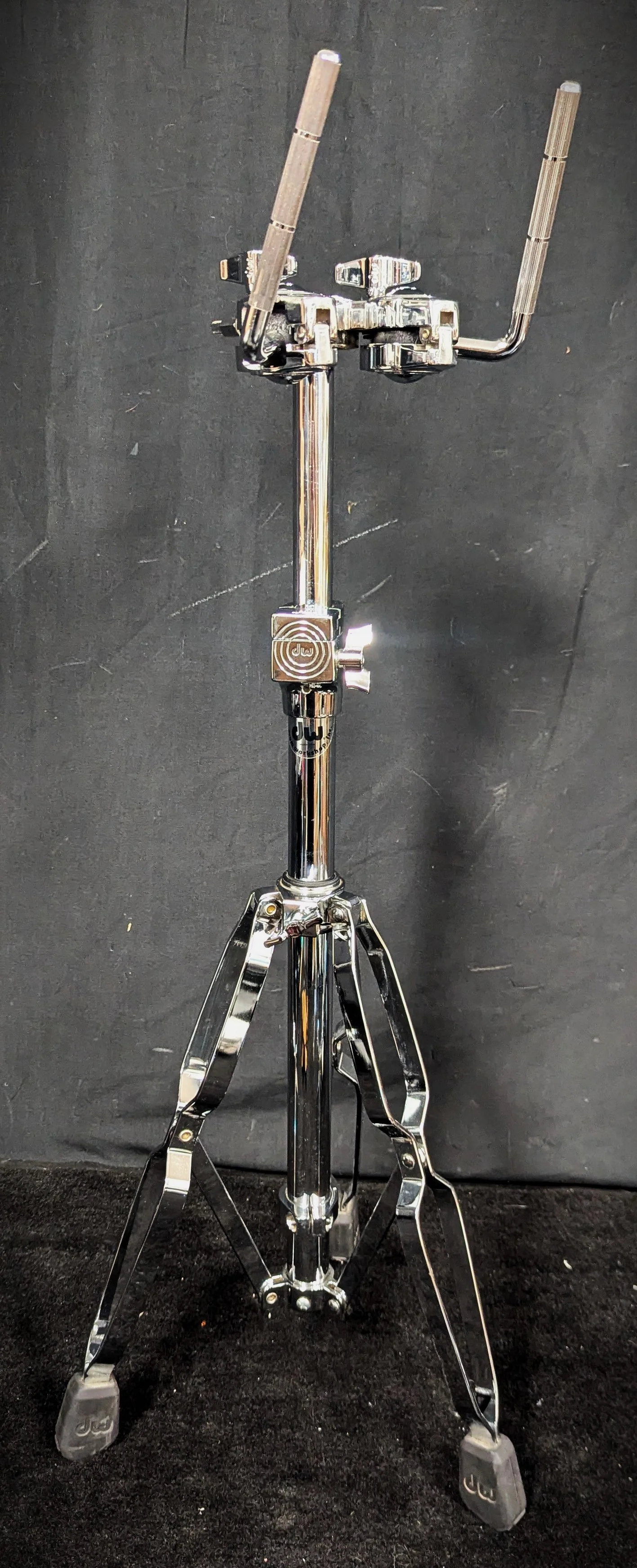 9000 Series Double Tom Stand