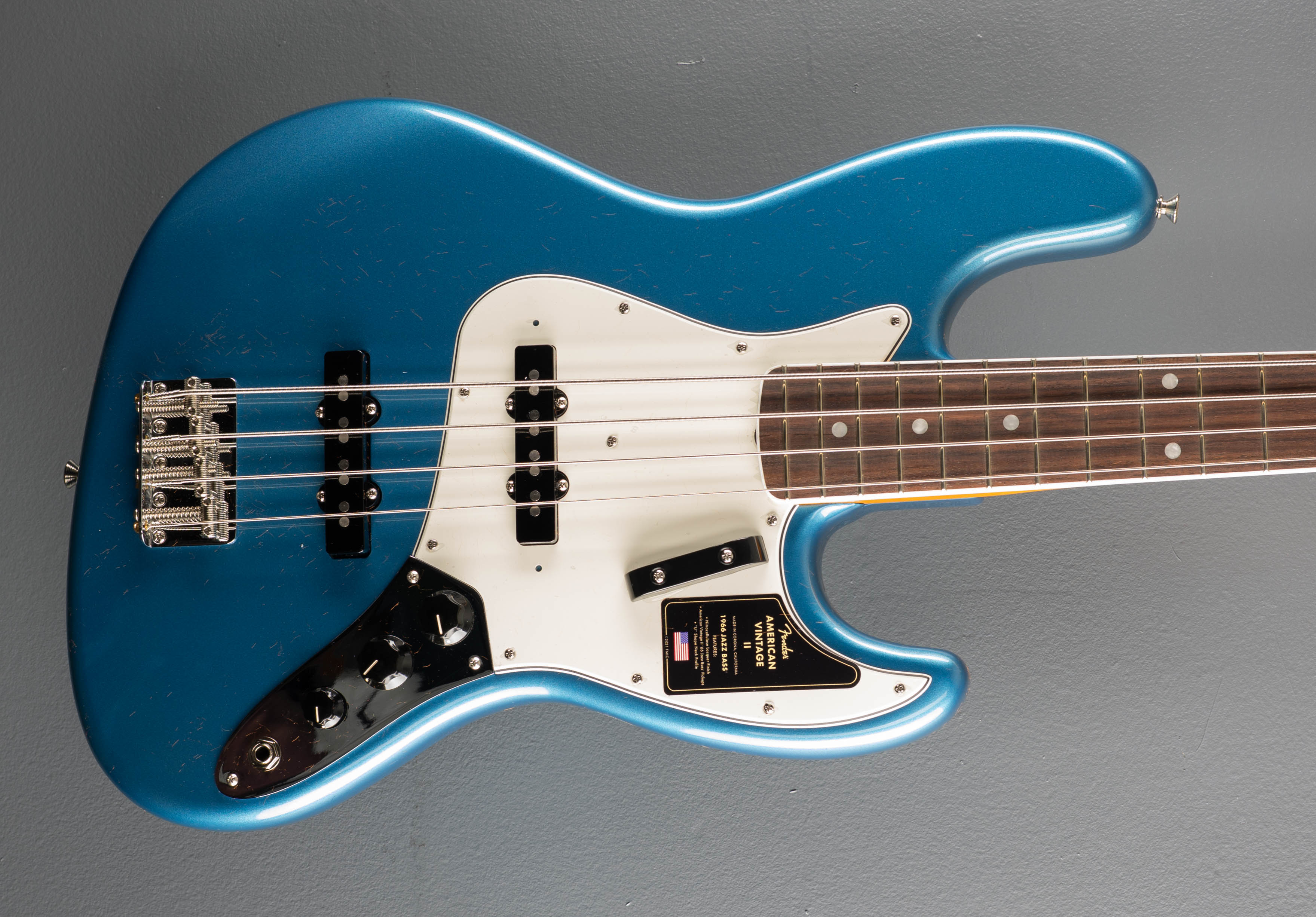 American Vintage II 1966 Jazz Bass - Lake Placid Blue