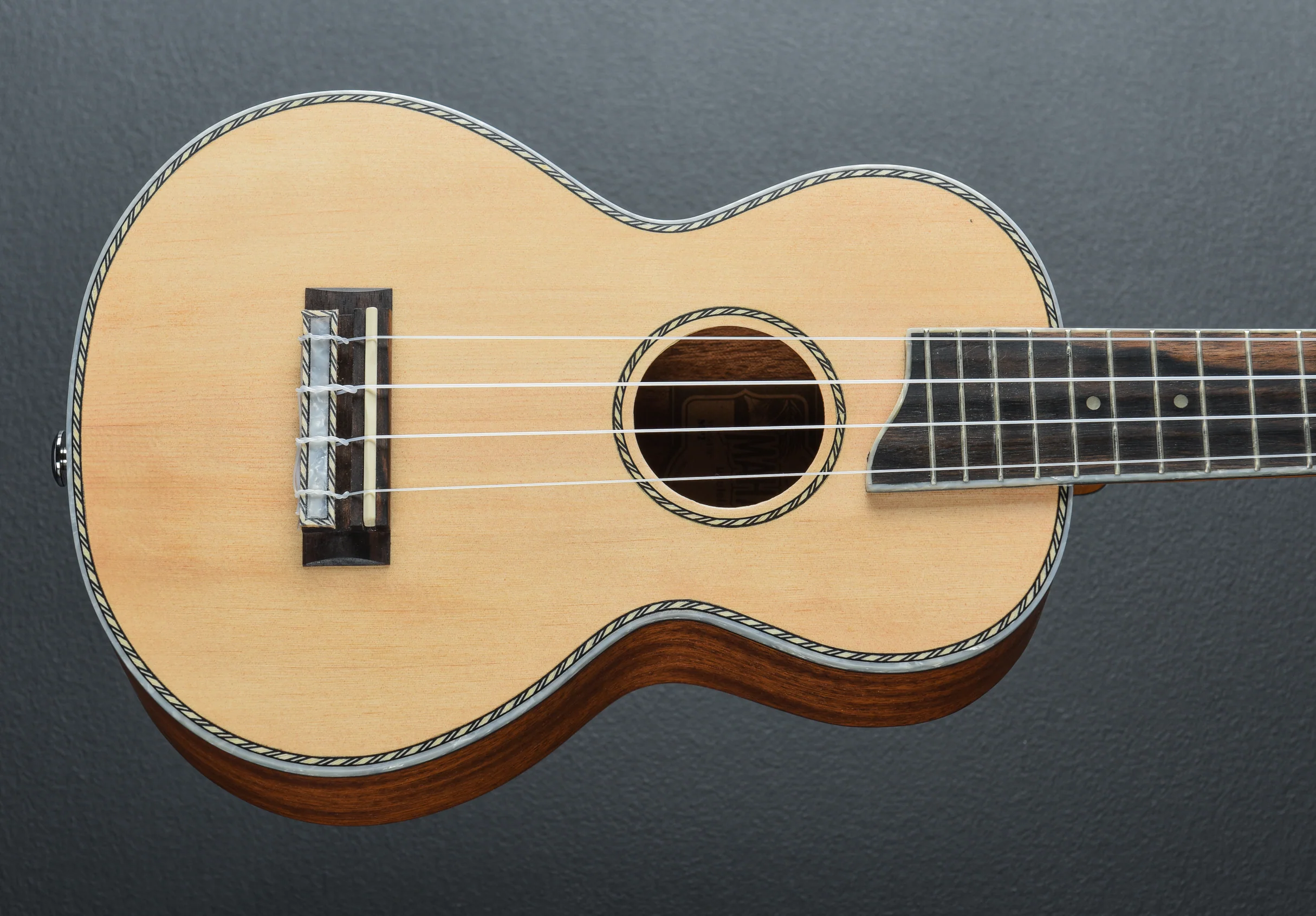 MP2 Pearl Series Concert Ukulele