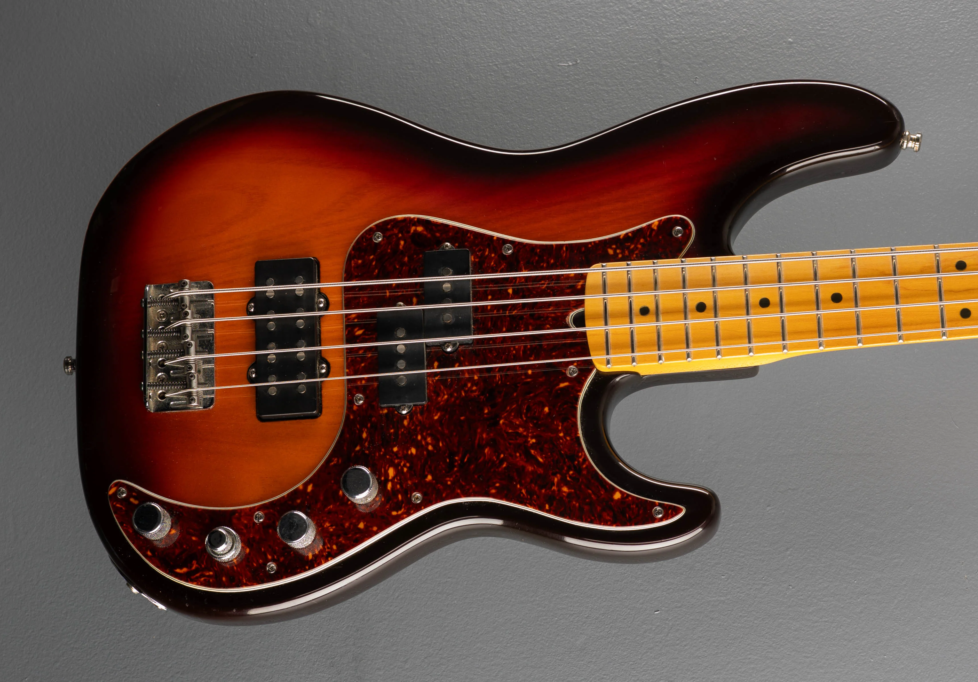 Used American Precision Bass Deluxe, '96